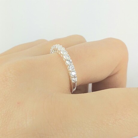 Anillo de plata 925, medio sinfin con 13 circonias blancas de 2mm. Diámetro interno 17mm, espesor 2mm #14. Anillo de plata 925, medio sinfin con 13 circonias blancas de 2mm. Diámetro interno 17mm, espesor 2mm #14.
