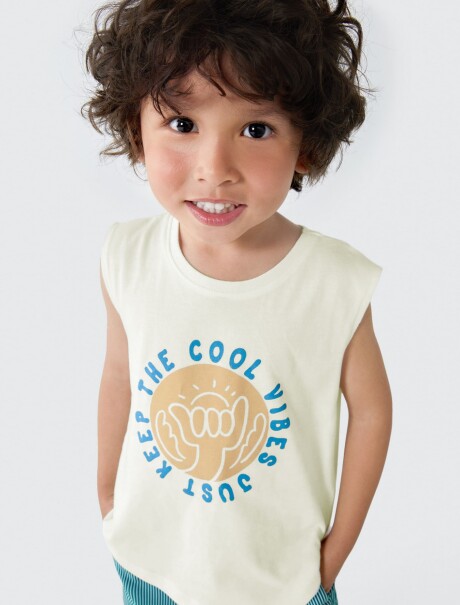 MUSCULOSA INFANTIL CON ESTAMPA BEIGE