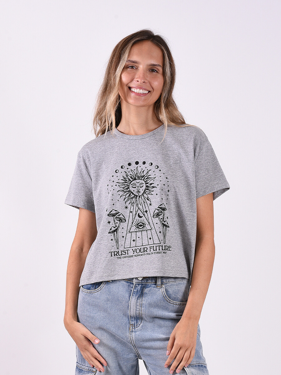 REMERA ASTRAL - GRIS 