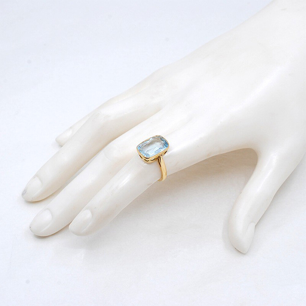 Anillo En Oro 18K Con Aguamarina Anillo En Oro 18K Con Aguamarina