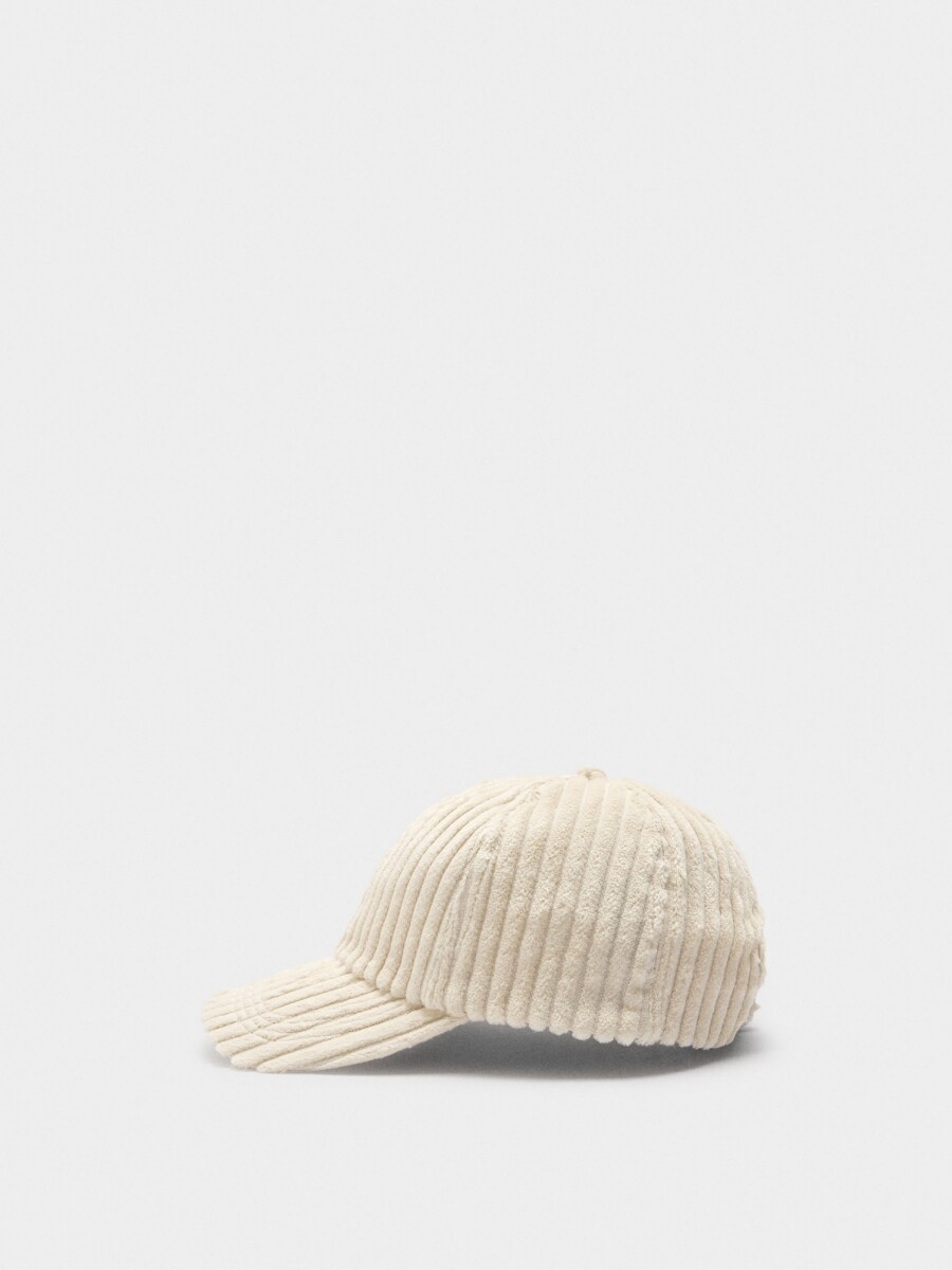 Gorra Canalada De Terciopelo crudo