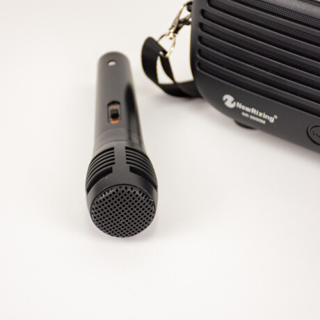 Parlante Microfono Con Bluetooth Y Usb A Bateria Negro