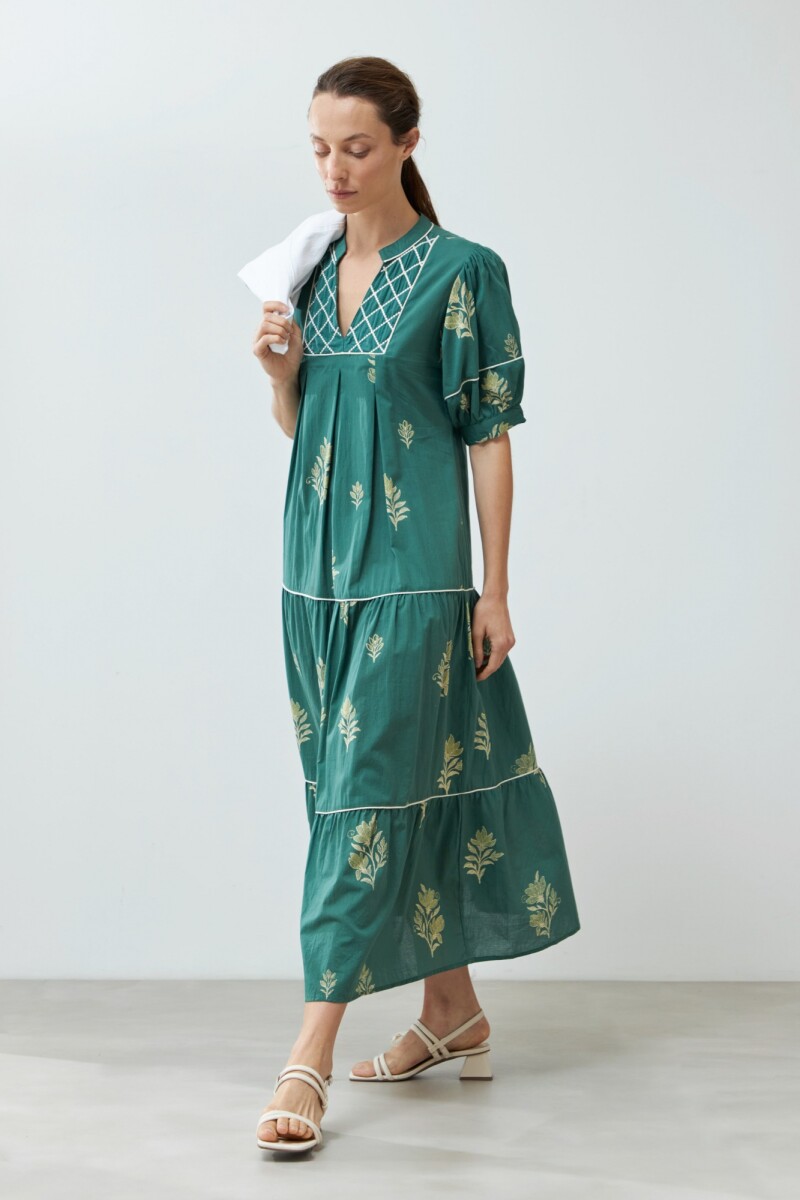 Maxi vestido bordado con estampa "Sen de Campo" verde ingles