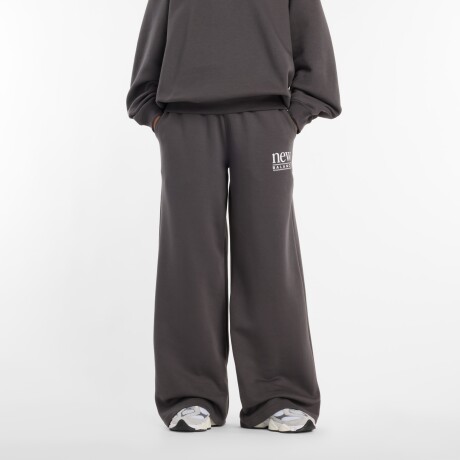 Pantalón New Balance de Dama -Reimagined Fleece- WB61I4PUABR DARK GREY
