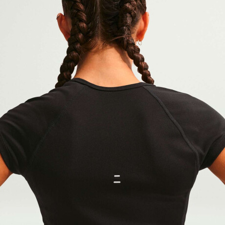 Remera Nike Tempo Swoosh Run Dri-Fit Manga Corta de Mujer Negro