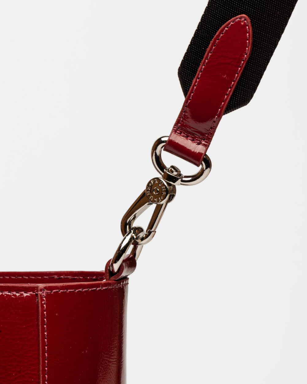 Shopper The Circle En Cuero Charol Arrugado Berry