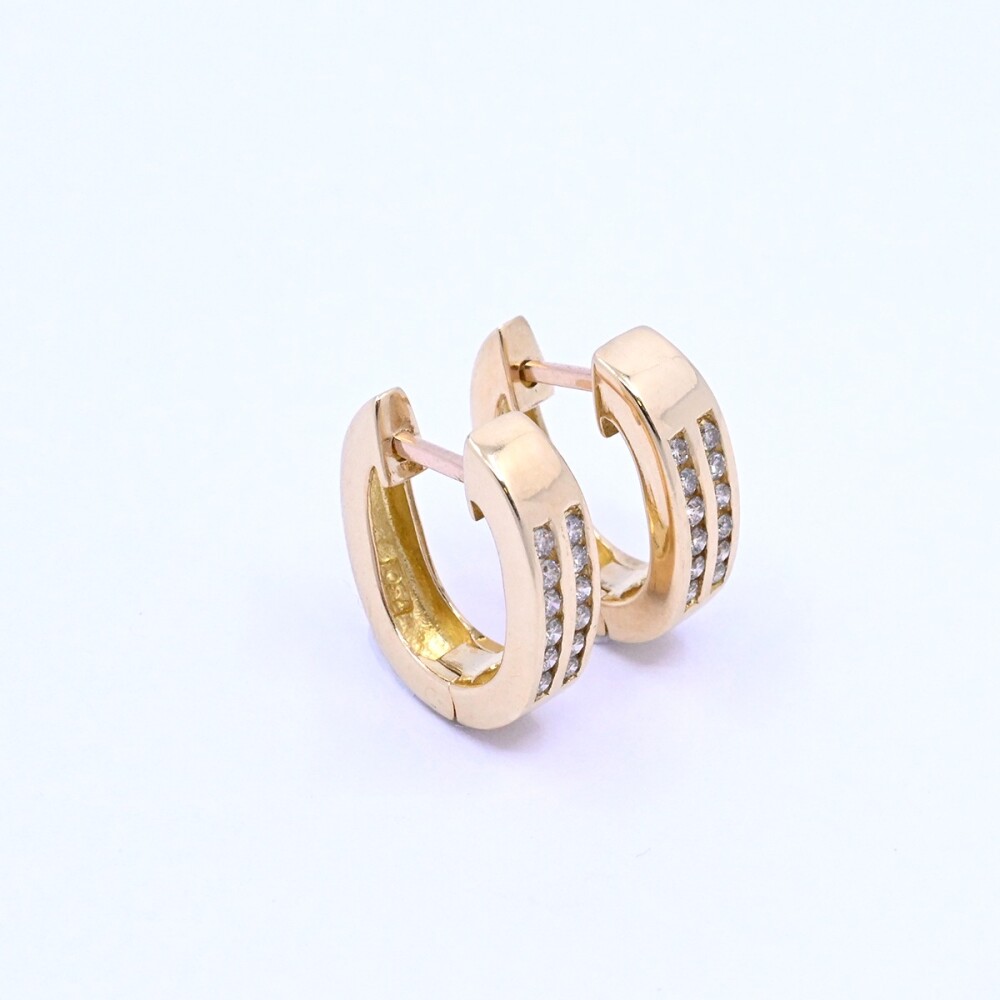 Aros oro 18k amarillo con doble hilera de brillantes. Aros oro 18k amarillo con doble hilera de brillantes.