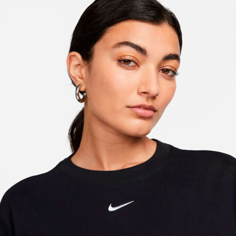 Remera Nike Sportswear Tee Essentials de Mujer Negro