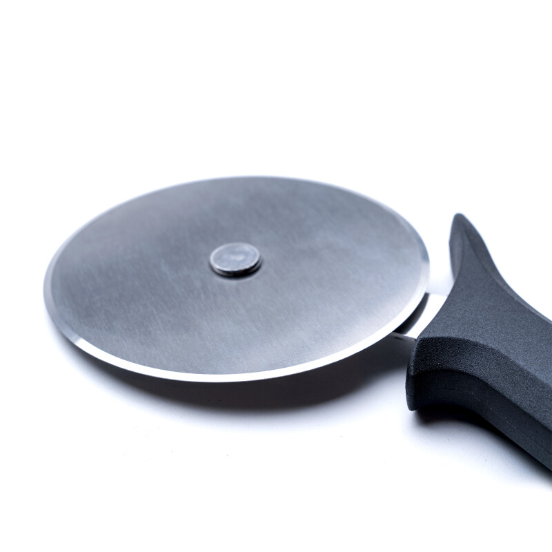 CORTADOR PARA PIZZAS OONI,CUCHILLA DE ACERO AFILADA 001