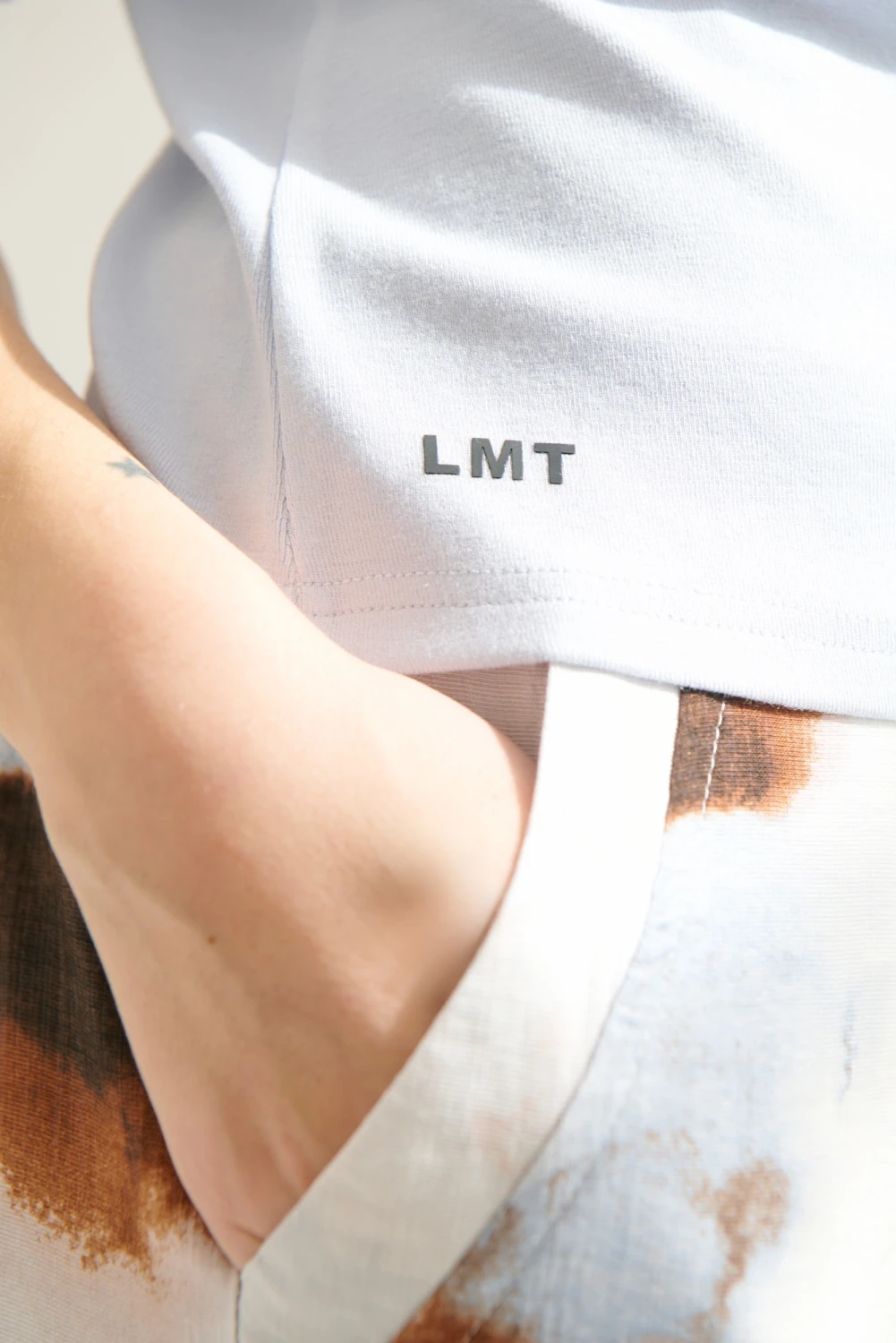 REMERA CODO