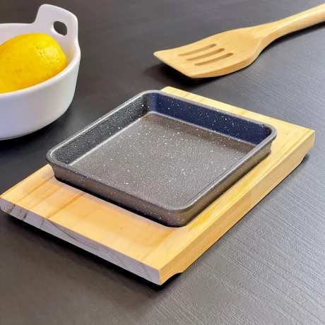 Plancha Hierro Fundido C/Base Madera 21cm x 16cm x 4cm Plancha Hierro Fundido C/Base Madera 21cm x 16cm x 4cm