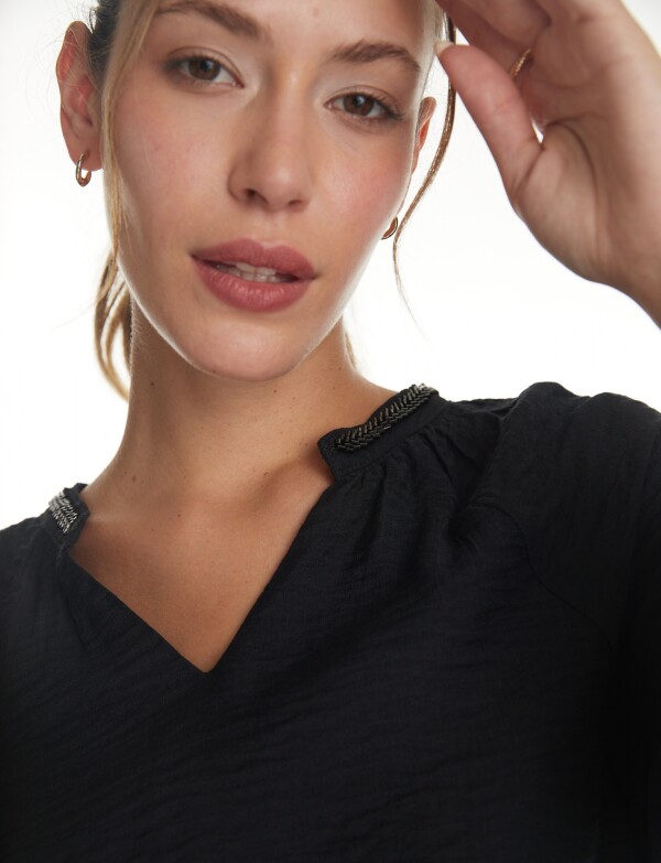 Blusa Saten Mostacillas NEGRO