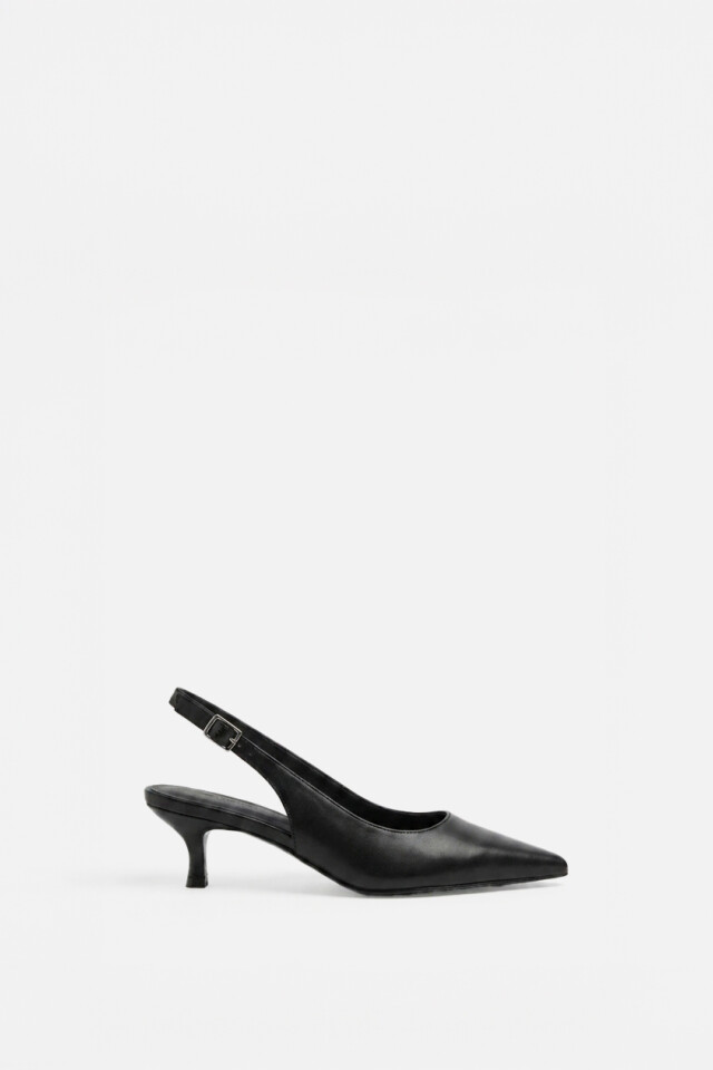 Zapato en punta negro