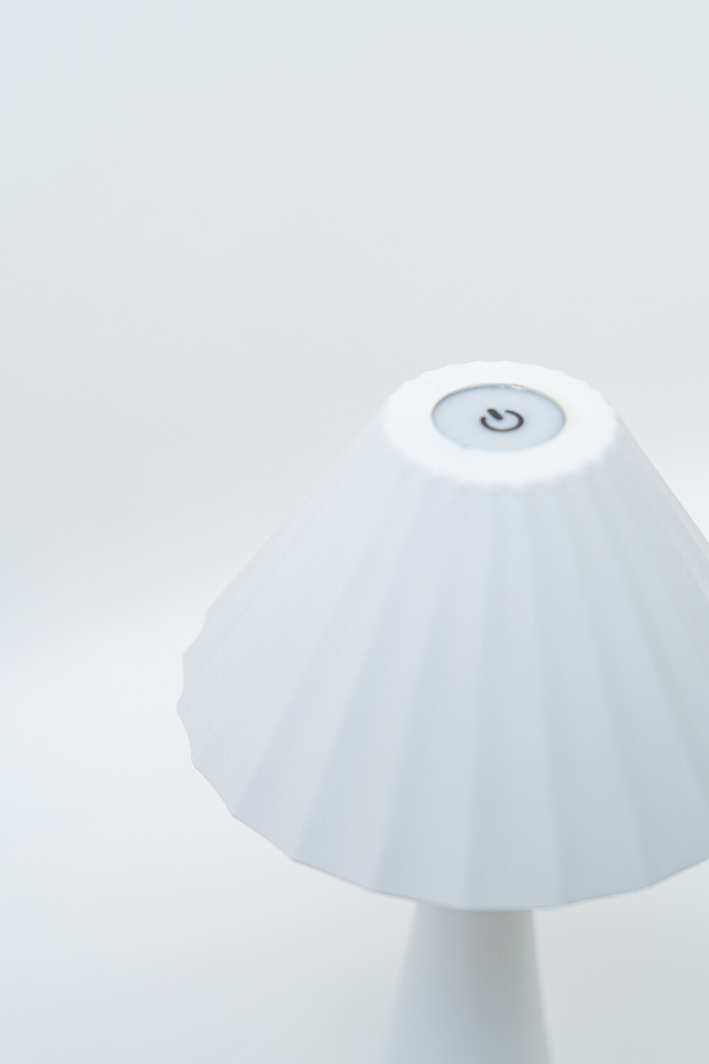 Lampara De Mesa Cirela, Touch Usb Blanco