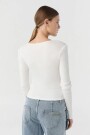 REMERA BOONE Off White