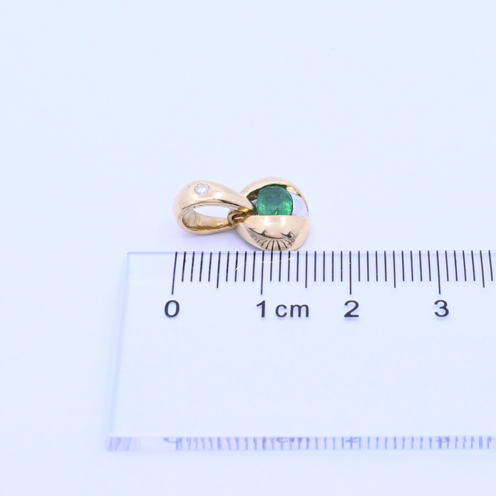 Colgante oro 18k 2 tonos con esmeralda oval y brillante. Colgante oro 18k 2 tonos con esmeralda oval y brillante.