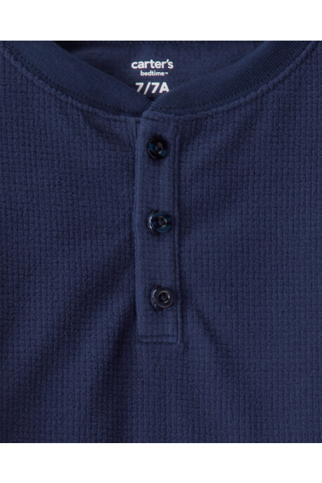 Pijama dos piezas de poliéster, remera henley azul y pantalón a cuadros Sin color