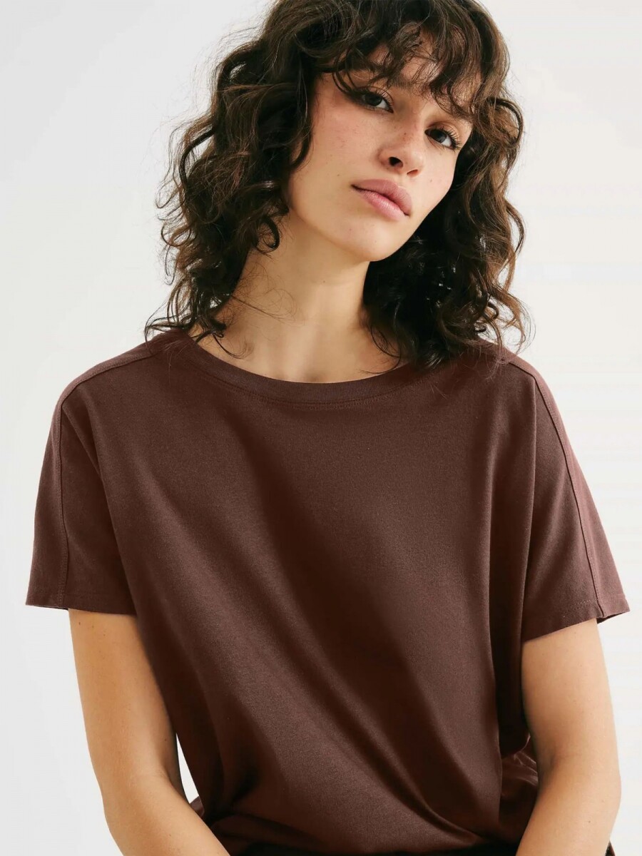 BLUSA DE VISCOSA DE CORTE REGULAR - MARRÓN 