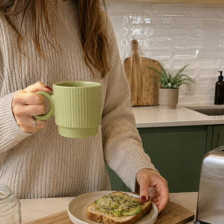 Taza de cerámica facetada con asa circular Verde