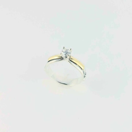 Anillo de plata 925 y double en oro 18 ktes con circonia. Anillo de plata 925 y double en oro 18 ktes con circonia.