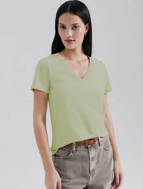 CAMISETA BÁSICA CUELLO EN V VERDE CLARO