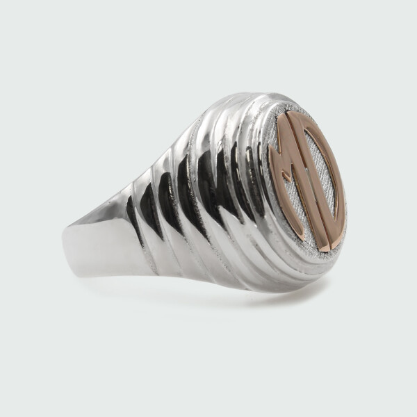 Anillo Camilo de plata 925 con letras en oro 18k. Anillo Camilo de plata 925 con letras en oro 18k.