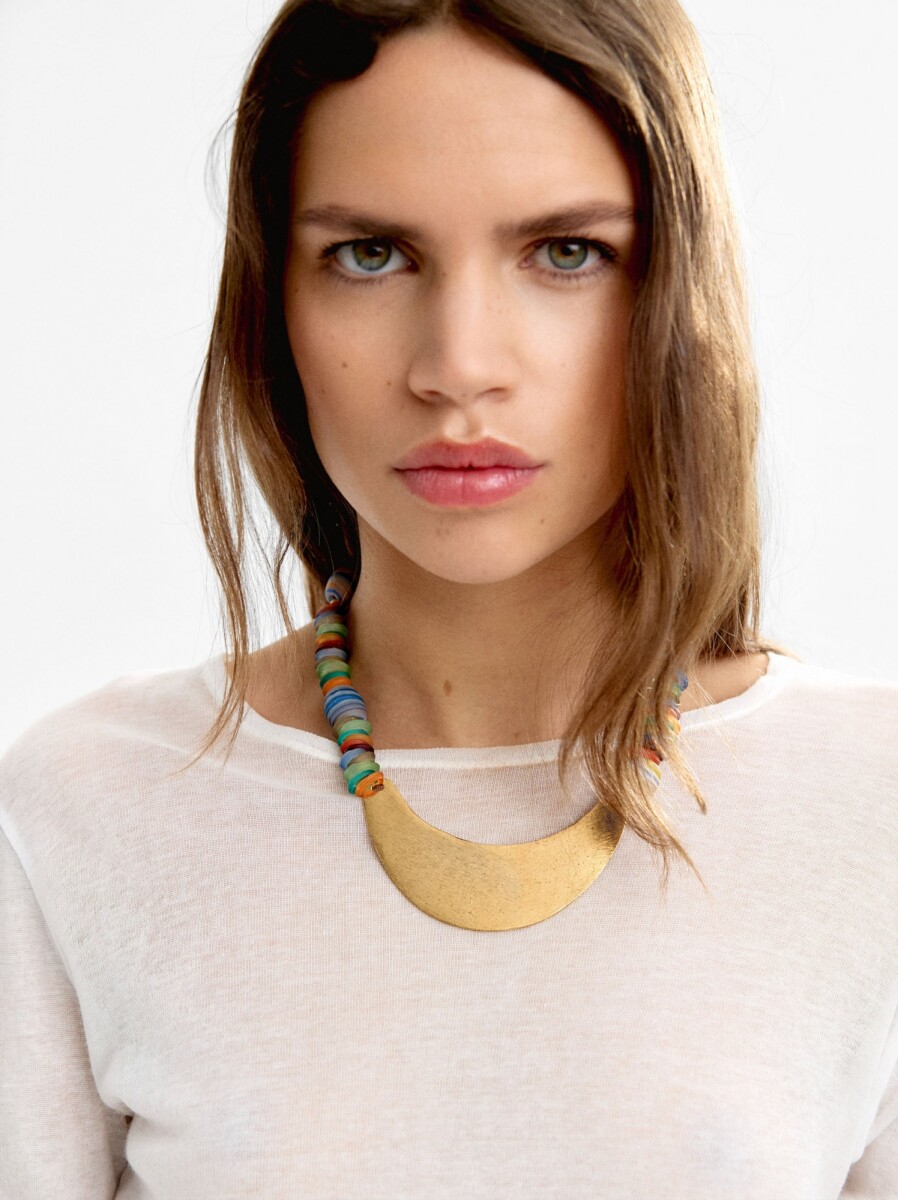 Collar Corto Con Vidrio Y Detalle Metálico - multicolor 