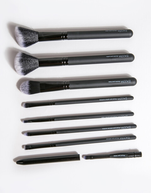 Brochas y Aplicadores Isa Is Going Set De Brochas De Maquillaje - Negro