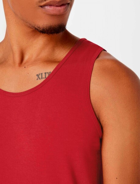 MUSCULOSA BÁSICA MASCULINA MODELO SLIM ROJO