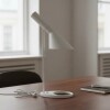 Lampara de mesa blanca con movimiento - PRODUCTO CON DETALLES Lampara de mesa blanca con movimiento - PRODUCTO CON DETALLES