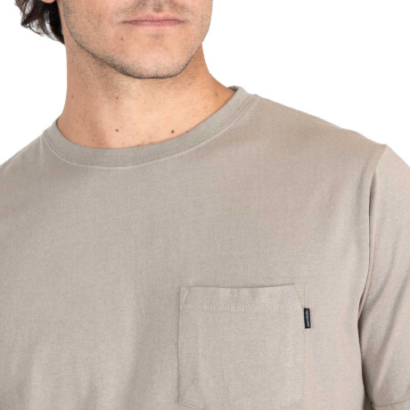 Remera Maui and Sons Pocket Label - Verde Oliva Remera Maui and Sons Pocket Label - Verde Oliva