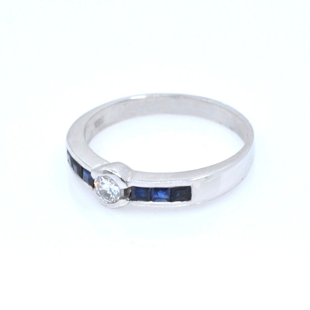 Anillo en oro 18k blanco , brillante y zafiros Anillo en oro 18k blanco , brillante y zafiros