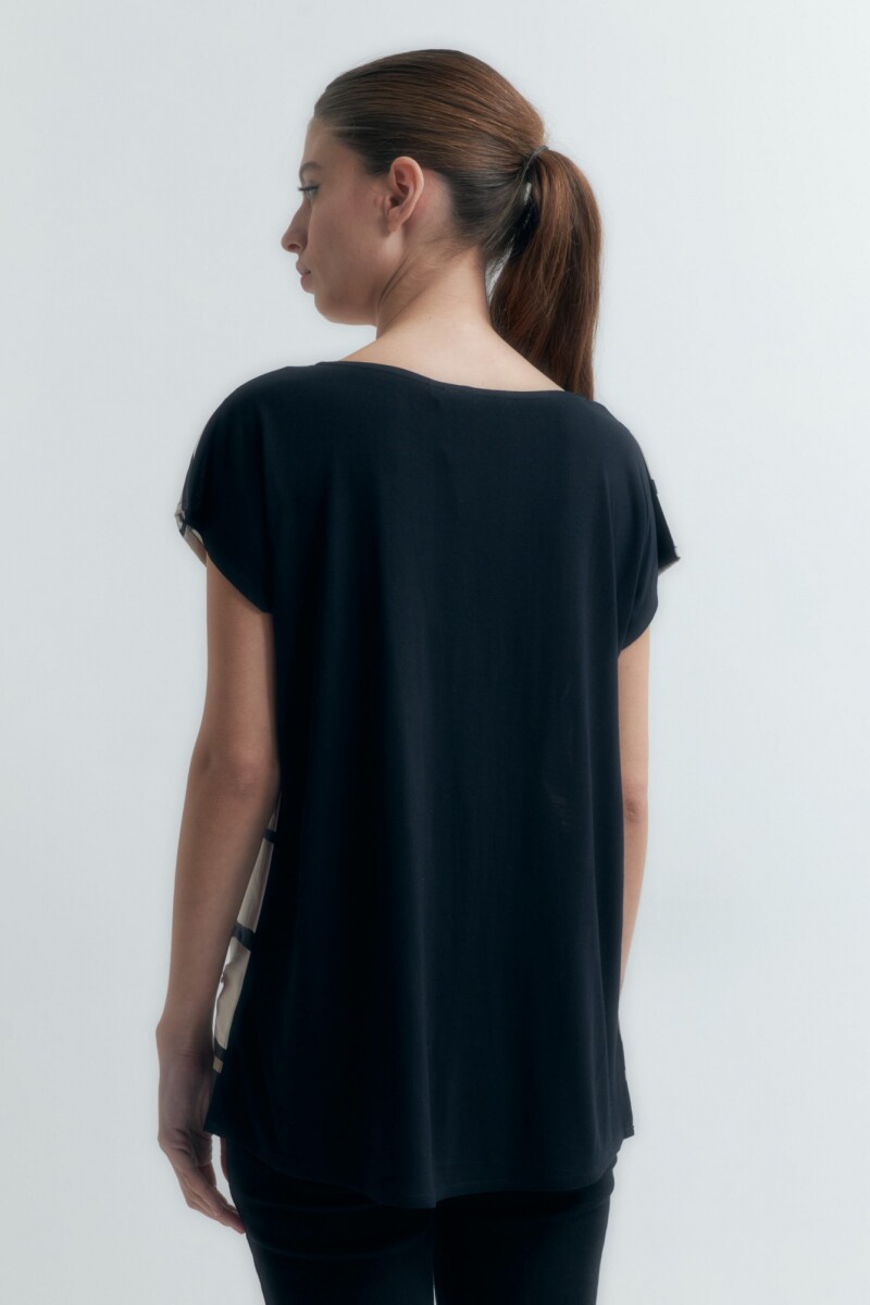 Blusa frente estampado abstracto negro