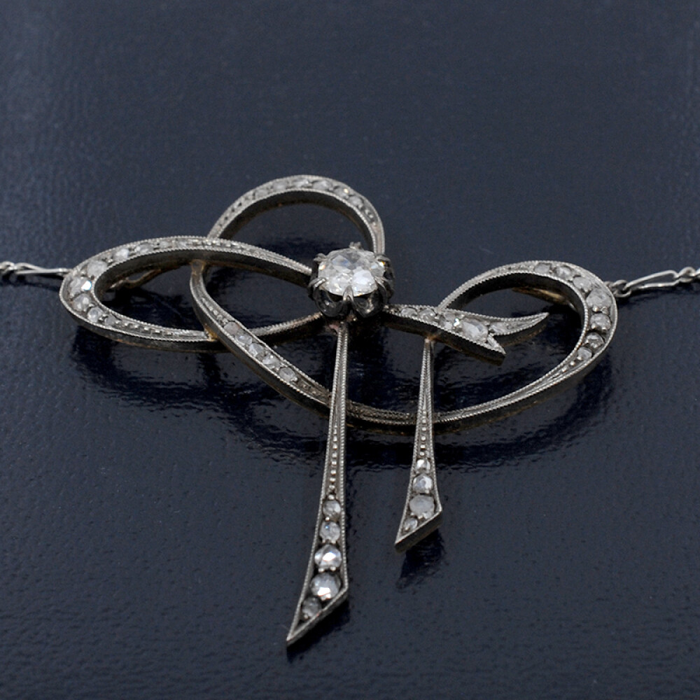 Pendantif De Oro 18 K Con Brillante Y Diamantes Pendantif De Oro 18 K Con Brillante Y Diamantes