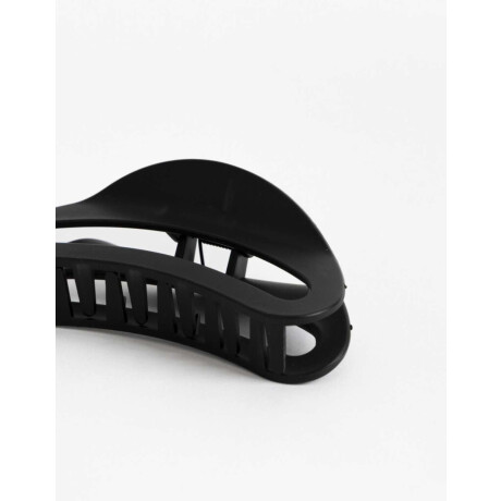 Broche Acrílico Calado Negro