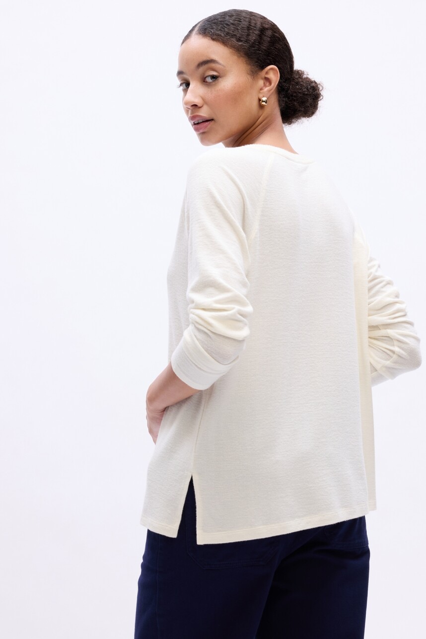Remera Softpun Cuello V Mujer Ivory Frost