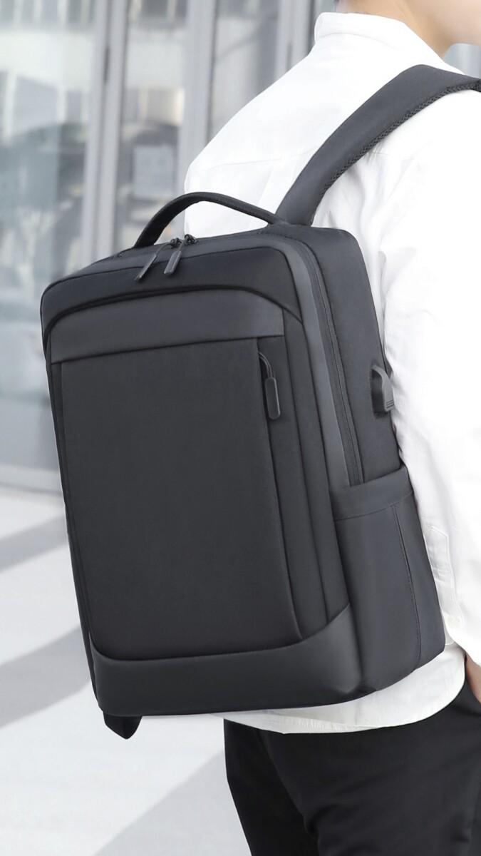 MOCHILA WEEKLY - NEGRO 