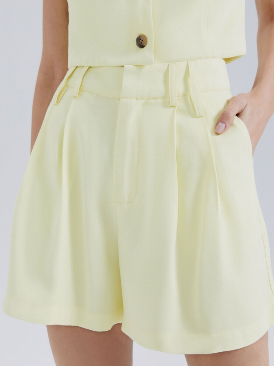 SHORT SASTRE - AMARILLO 