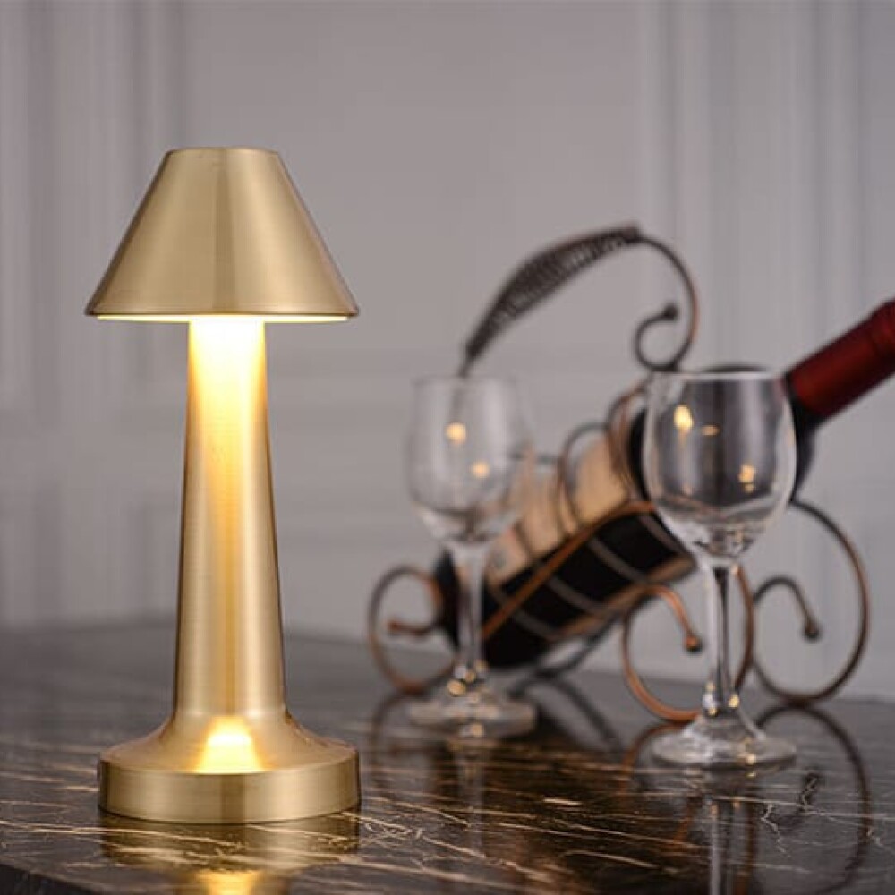 Lampara De Mesa De Luz Led Recargable Con Diseño De Cono Dorado
