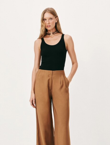 MUSCULOSA BÁSICA SLIM NEGRO