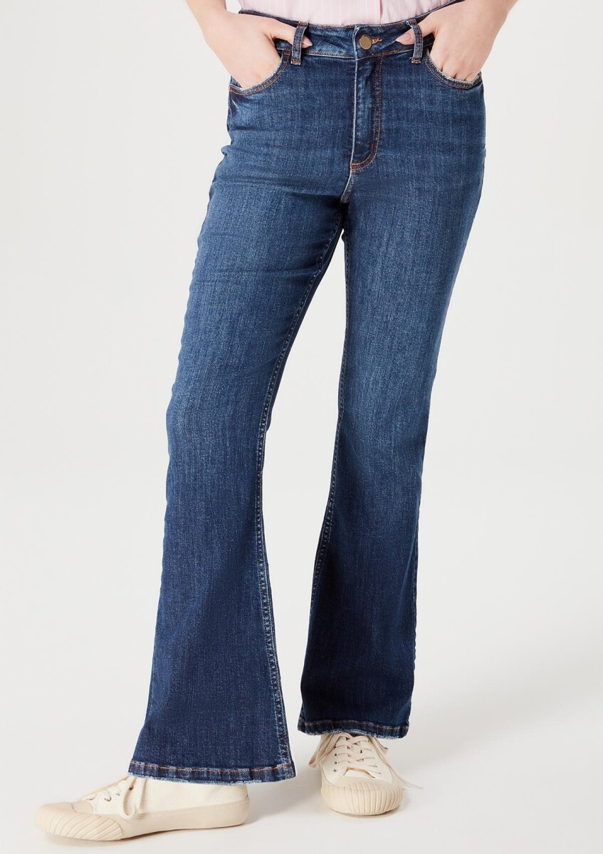 PANTALÓN DE JEAN MODELO PETIT FLARE - AZUL 