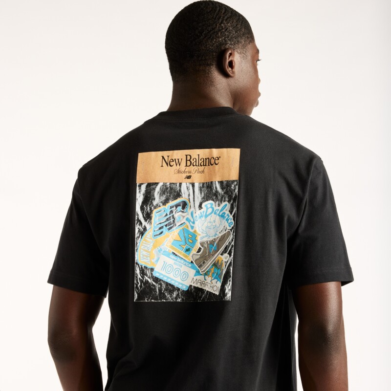 Remera New Balance de Hombre - Sticker Pack - MT62E2FFBK BLACK