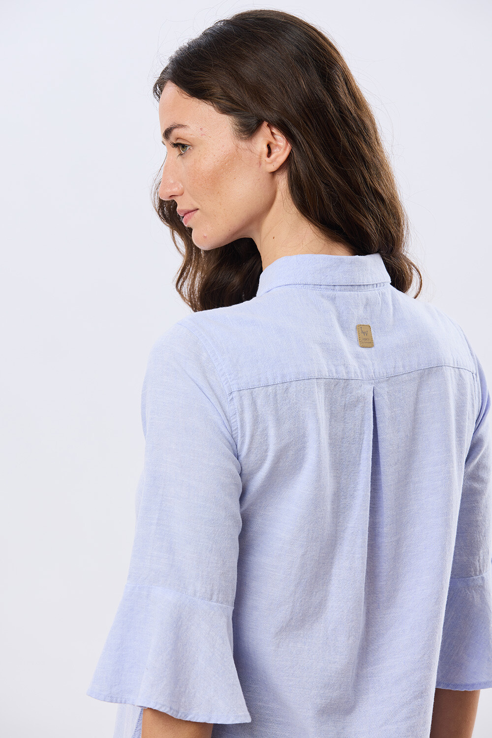 CAMISA DE LINO CON VOLADOS Lavanda