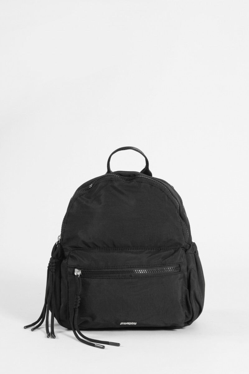 Mochila mediana cierres con strap carry negro