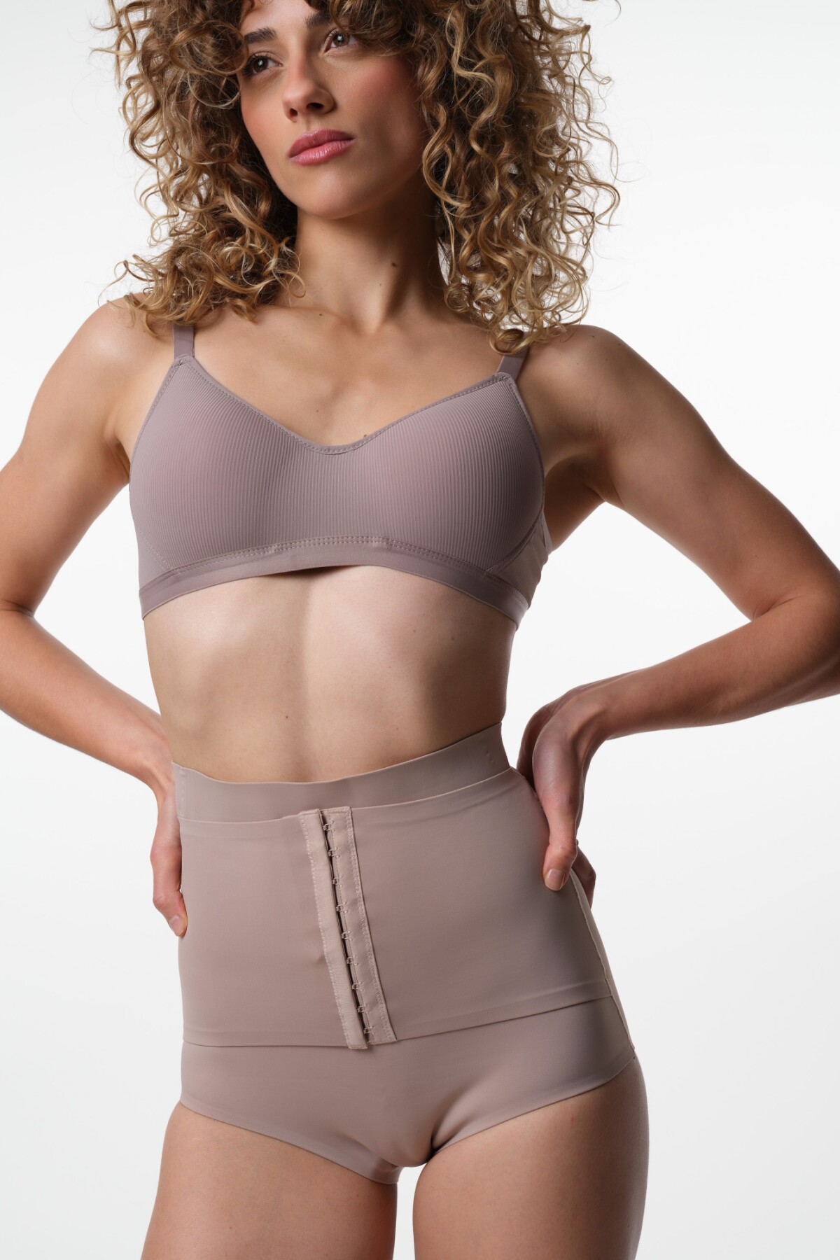 Bombacha Slim Wallis Beige