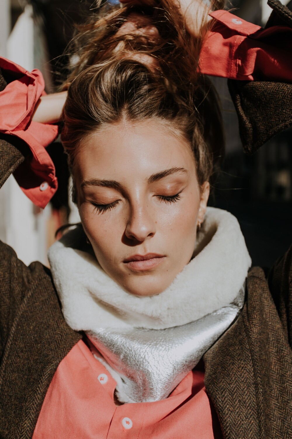 Brightness Warm Neck Plateado Con Blanco