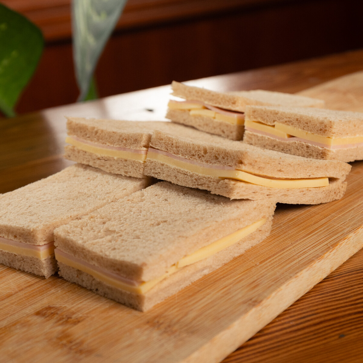 Sandwiches Mixtos x6 - en Pan Negro 