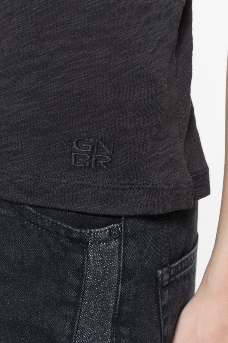 REMERA LOYAL Negro