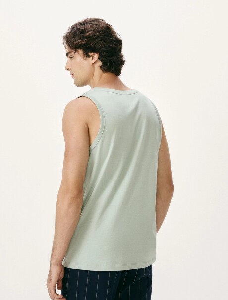 MUSCULOSA BÁSICA WORLD VERDE