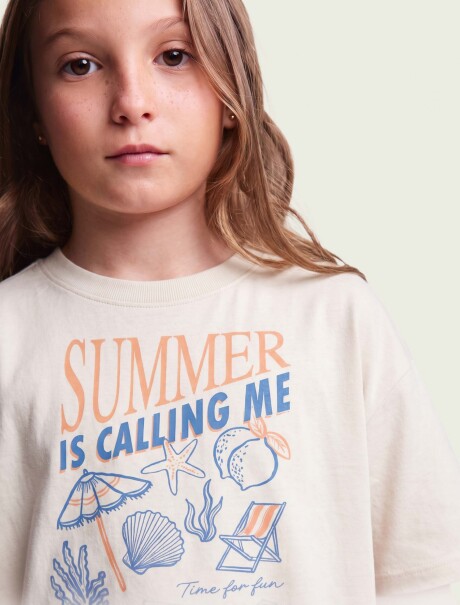 BLUSA INFANTIL MODELO CROPPED CON ESTAMPA BEIGE